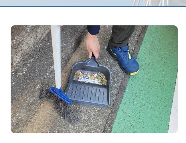 安全器具を扱う作業の手元